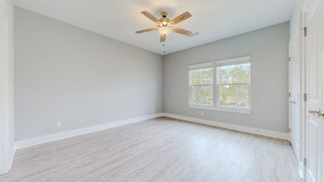 Building Photo - End unit!  Washer/Dryer Included! Beautiful 3 Bedroom Townhome (larger floorpan) with Screened-In...