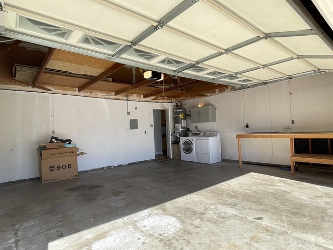 Building Photo - 3600 Siskiyou Ct
