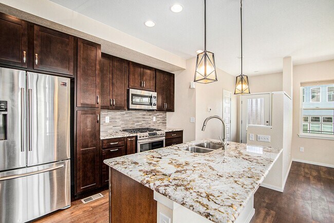 Building Photo - Gorgeous 4 Bed, 3.5 Bath Home in North West Denver