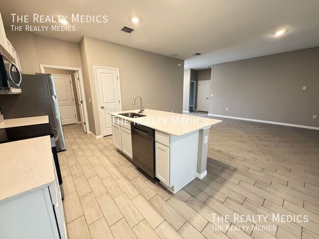 Building Photo - 5096 SW 154 Loop
