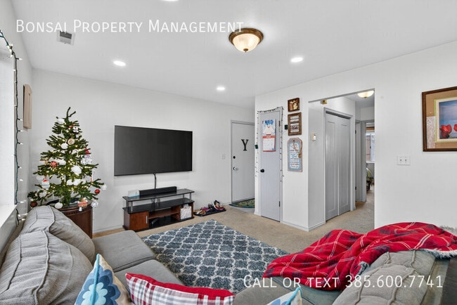 Building Photo - 894 N 160 W