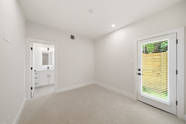 Building Photo - 1402 Cedar Post Ln