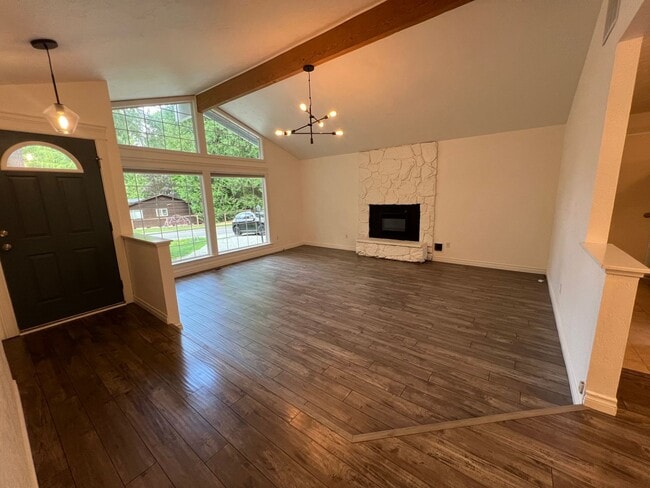 Building Photo - 3 Bed, 2 Bath with Garage in Sudden Valley