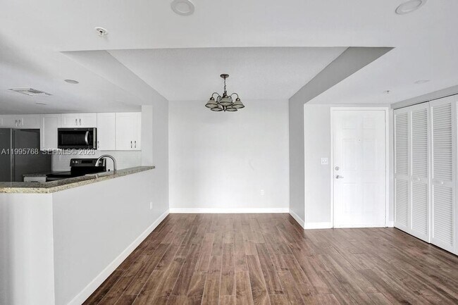 Building Photo - 520 SE 5 Ave