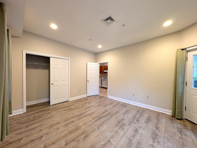 Building Photo - 454 Green St