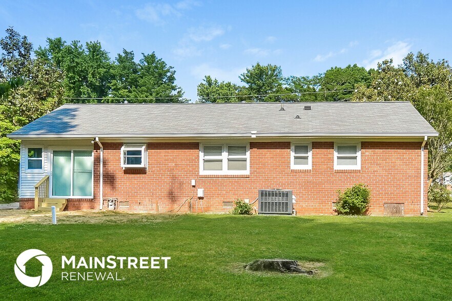 Building Photo - 304 Springtime Dr