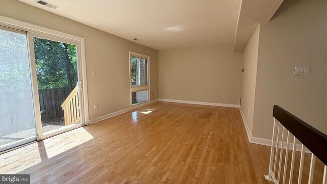 Building Photo - 9506 Miranda Ct