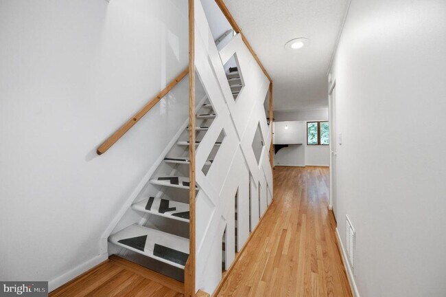Building Photo - 2242 Cartwright Pl