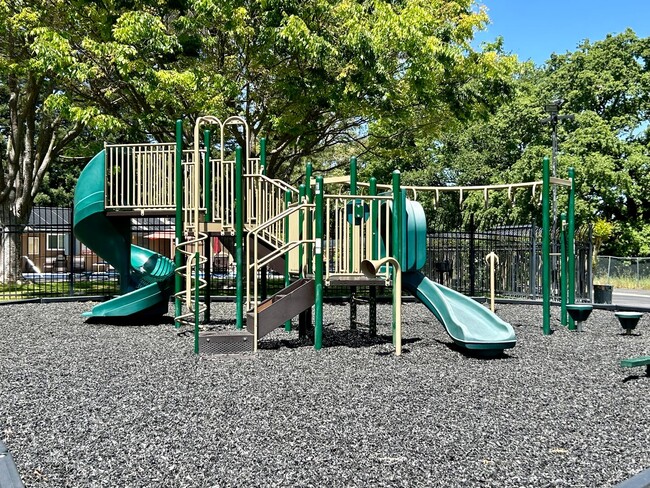 Building Photo - Updated Laguna Vista Condo!