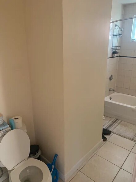 Building Photo - 43 Florence St