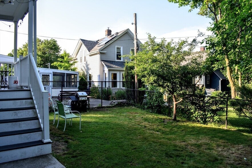 Building Photo - 176 Poplar St