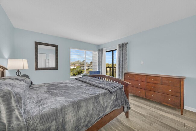 Building Photo - 2400 S Ocean Dr