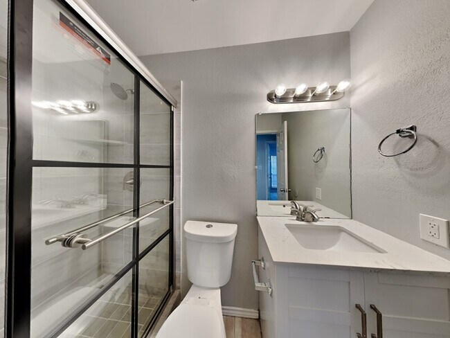 Building Photo - 1056 Twin Falls Dr