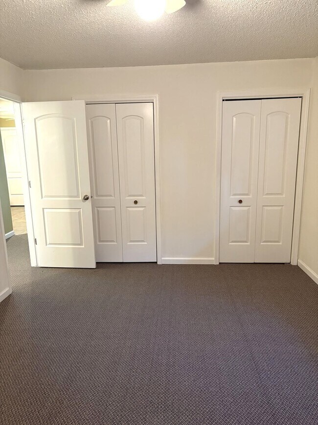 Building Photo - 212 Madison St