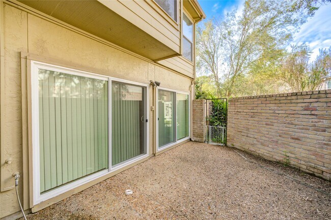 Building Photo - 12625 Memorial Dr