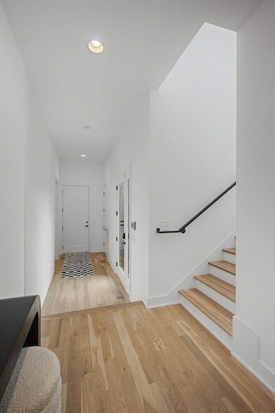 Building Photo - 2510 Barclay Dr