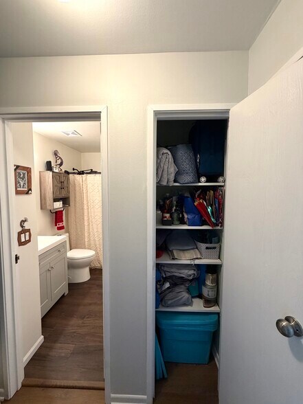 Building Photo - 2234 Abbeywood Dr