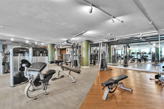 Building Photo - 2681 N Flamingo Rd