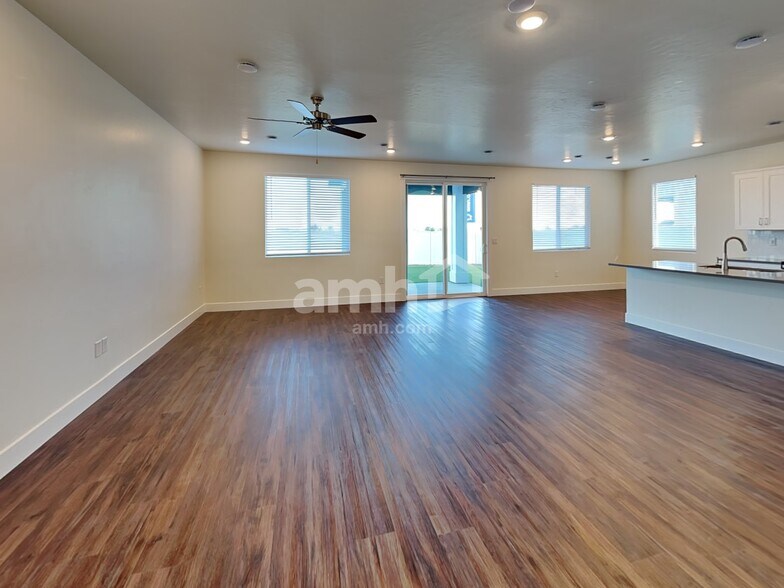 Building Photo - 4065 N Keklik Ave
