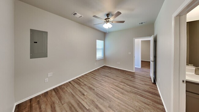 Building Photo - Luxury 3 Bedroom 2 Bathroom Duplex in Piedmont Schools (Neighborhood Park and Basketball Court)-L...