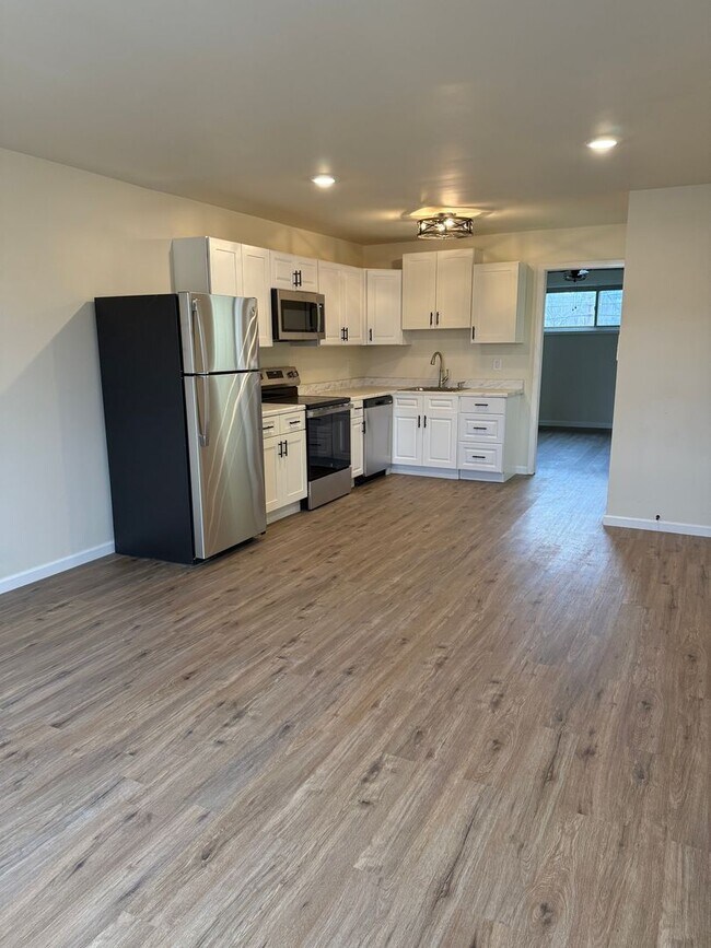 Building Photo - Renovated Apartments on Main Street in Myersville