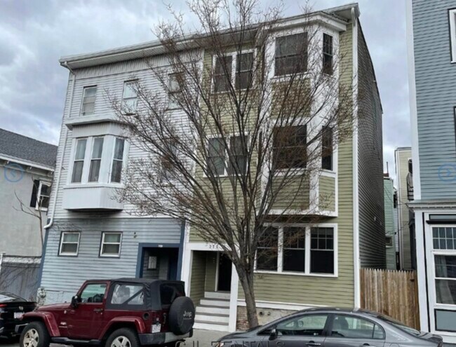 Building Photo - 373 Dorchester St