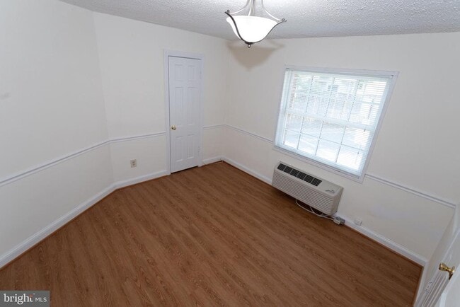 Building Photo - 1612 W Abingdon Dr