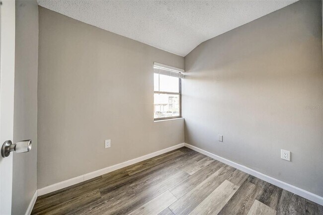 Building Photo - 5729 Baywater Dr
