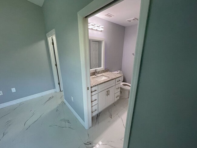 Building Photo - AKACHER01