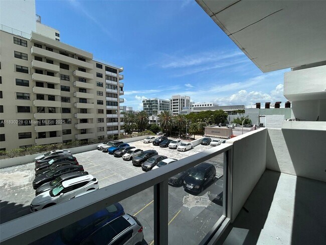 Building Photo - 100 Lincoln Rd