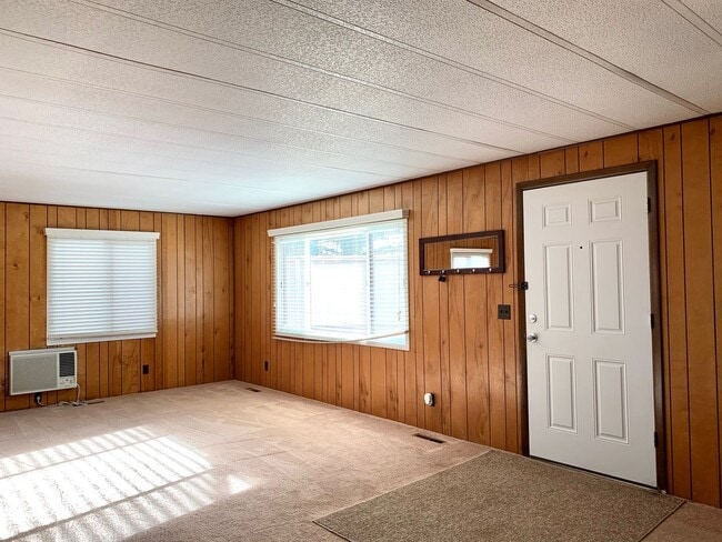 Building Photo - Beautiful Mountain Views, Minutes From I-25!