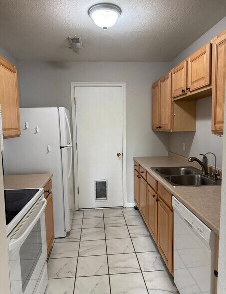 Building Photo - 62 Millpond Dr