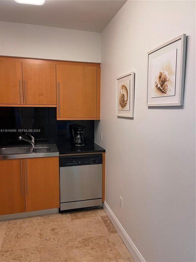 Building Photo - 6365 Collins Ave