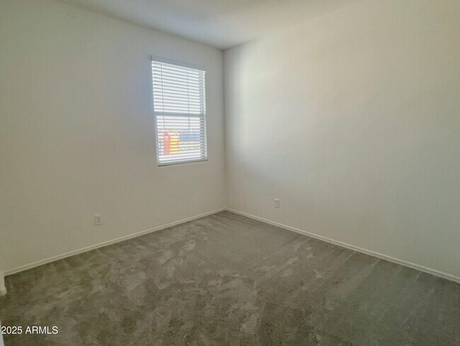 Building Photo - 21133 E Raven Dr