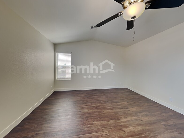 Building Photo - 7900 Mountain Point Ave