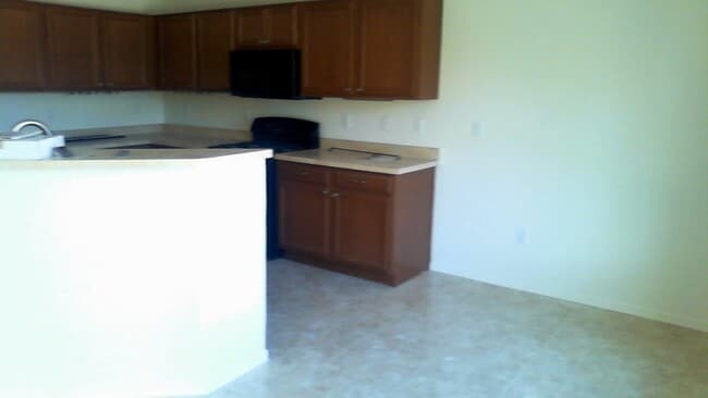 Building Photo - Unfurnished  1 loft -  2 car garage -  3 b...