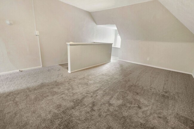 Building Photo - 916-918-918 Harrison Ave