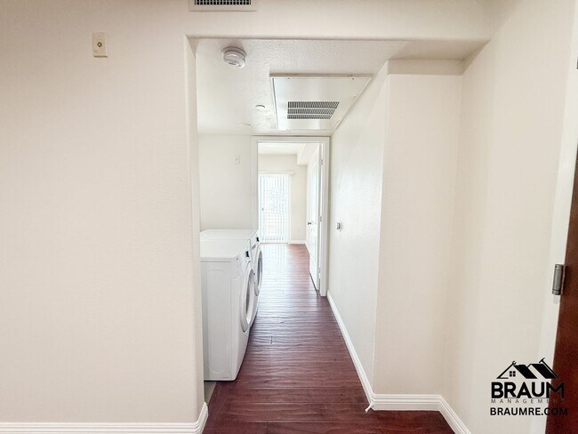 Building Photo - 332 S Virgil Ave