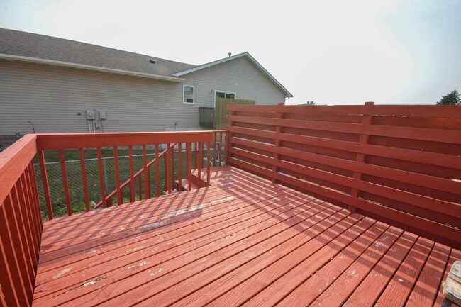 Building Photo - 3 levels of townhouse living in great NW l...