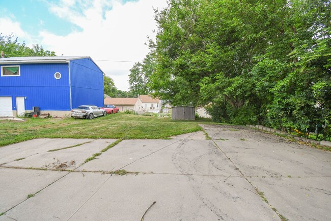 Building Photo - 1115 N Duluth Ave