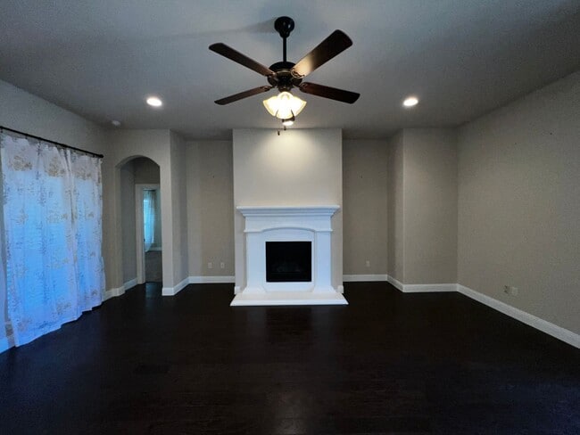 Building Photo - Cameron Lane