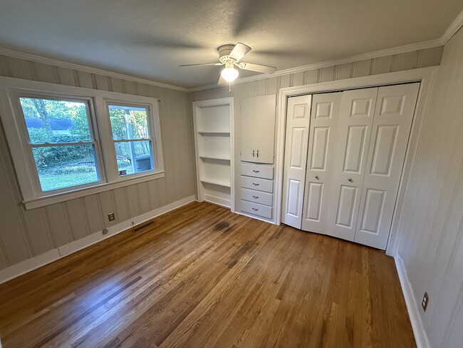 Building Photo - 2500 E 3rd St