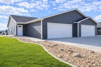 Building Photo - 570 Westwind Rd