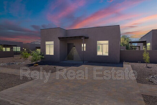 Building Photo - 6050 E Hidden Valley Dr