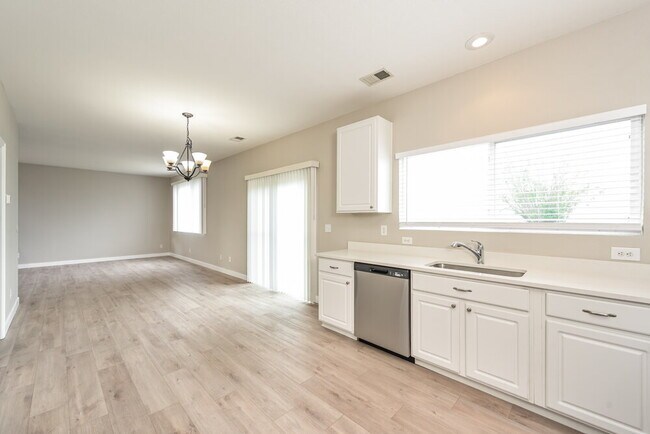 Building Photo - 24762 E Wyoming Cir