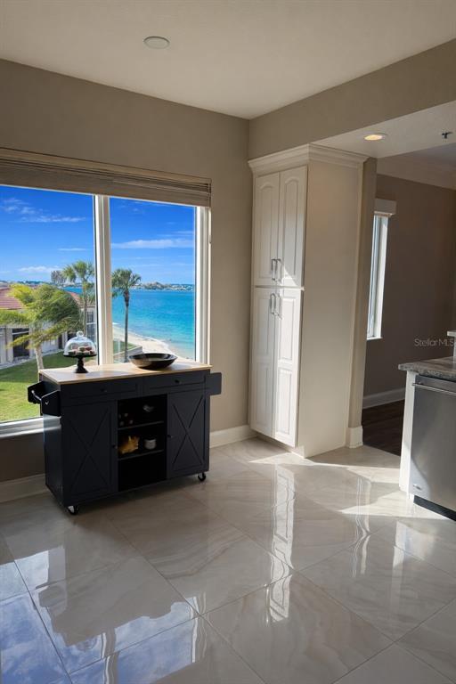 Building Photo - 6025 Sun Blvd