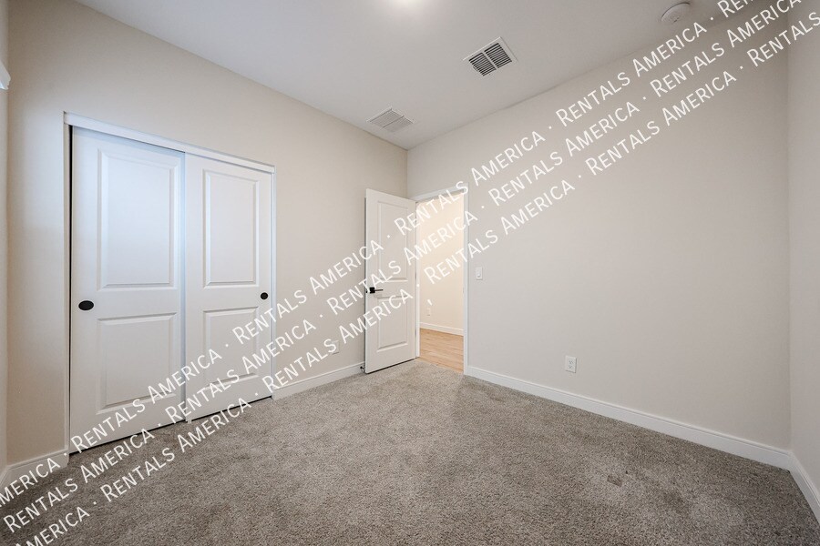 Building Photo - 7857 N 79th Ave