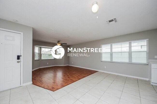 Building Photo - 3 Bedroom Pet-Friendly Home in Kissimmee, FL with Main Street Renewal