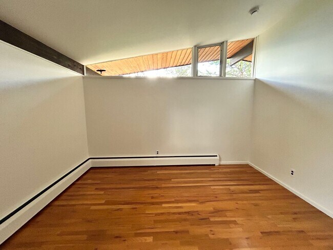Building Photo - Beautiful SW Boulder MCM Home with Mountai...