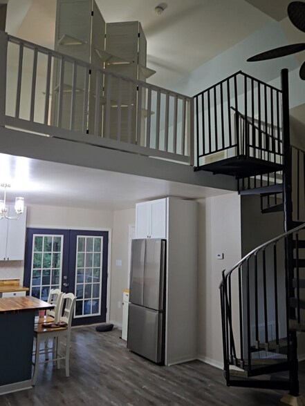 Building Photo - 14742 MacArthur Dr